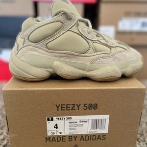 COPY - Adidas Yeezy 500 Stone sz 4M 🔥 🔥
